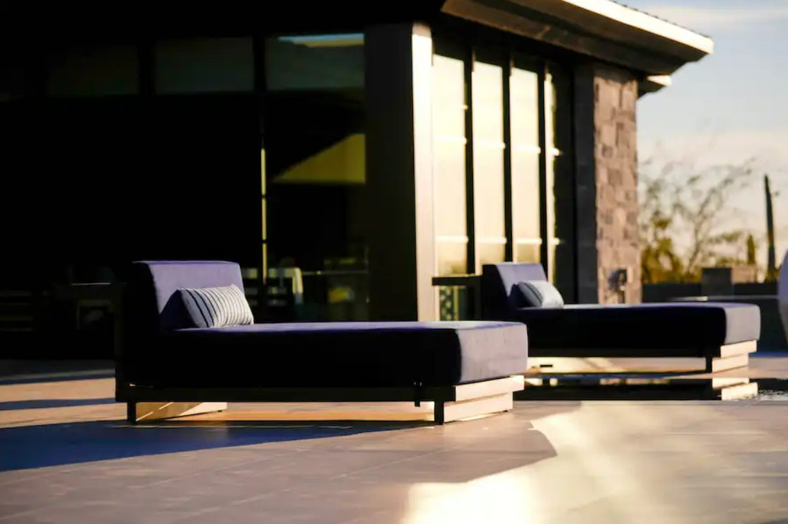 outdoor traditional chaise